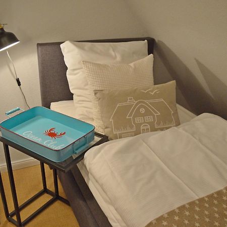 Morderne 3-Zimmerwohnung In Einer Hausscheibe Unter Reet Βέστερλαντ Εξωτερικό φωτογραφία